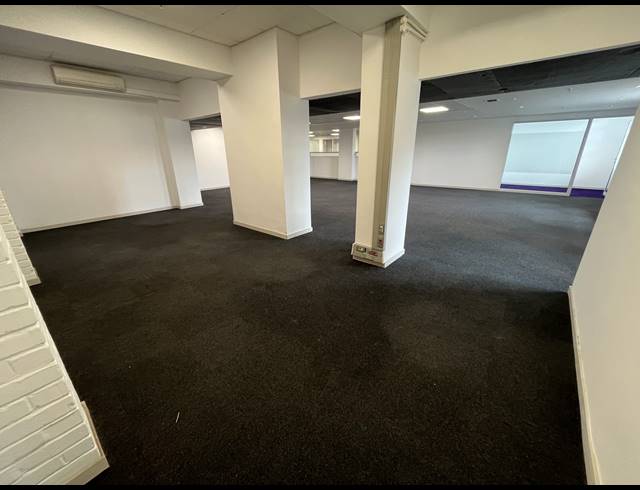 1,030M² BUSINESS TO LET IN WOODSTOCK